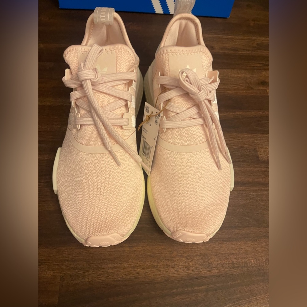New size‎ 8.5 Adidas NMD_R1 W pink running shoes. IG8337 - Picture 4 of 9